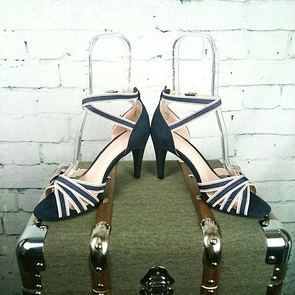 NIB Kelly & Katie Strappy denim heels, ankle strap - Picture 3 of 6